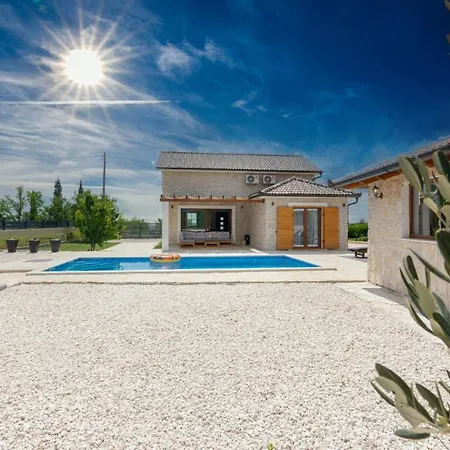 Charming Lucille Near National Park Krka ヴィラ *